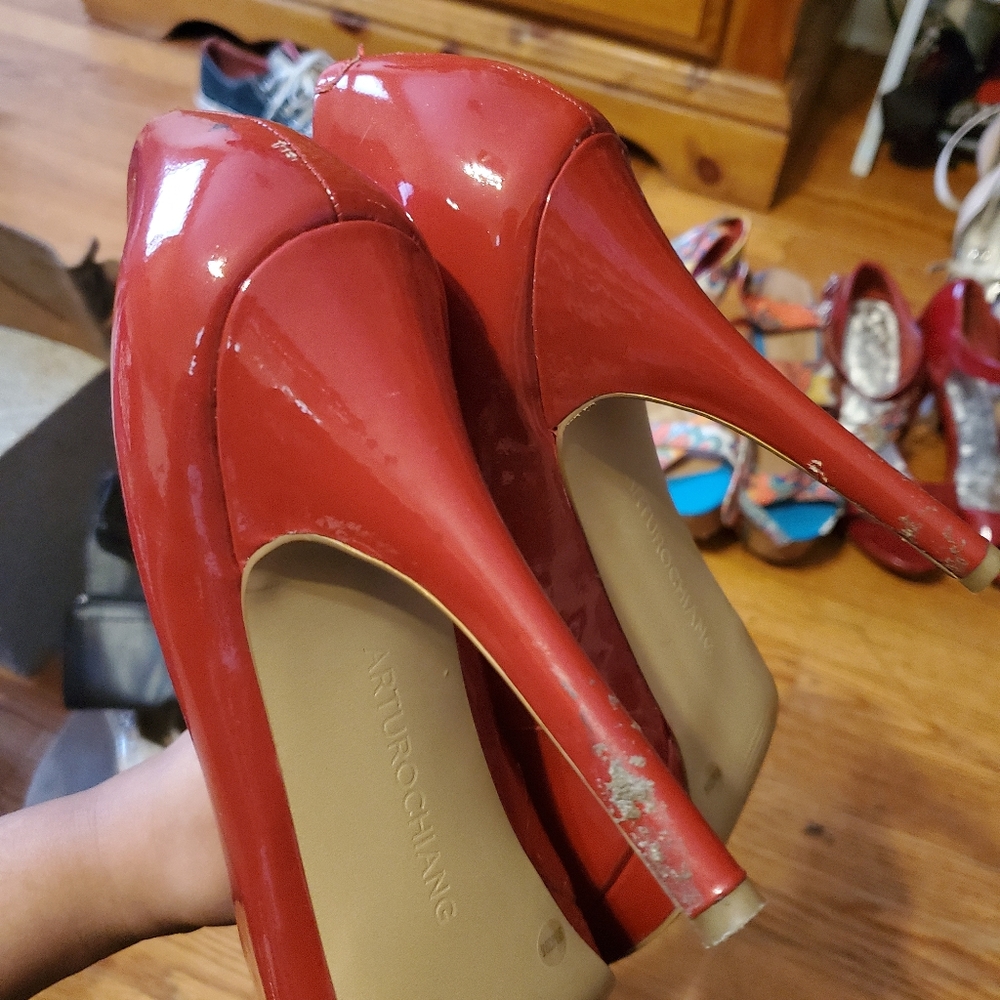 Red pumps - Picture 4 of 7